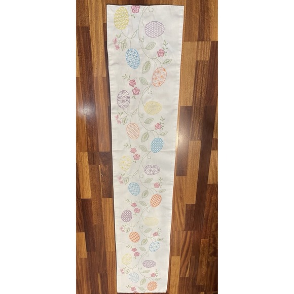 ISAAC MIZRAHI Easter Eggs Embroidered Shabby Springtime Table Runner 14" X 72" - Picture 6 of 6